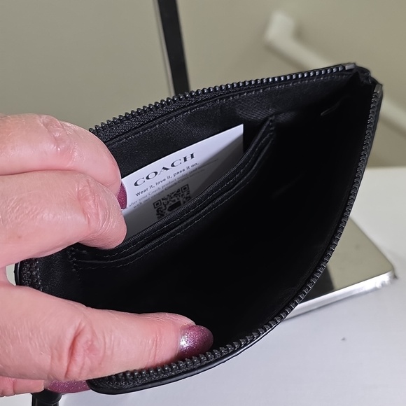 COACH Corner Zip Wristlet Signature Canvas With Stripe Black/Grey/Gunmetal NWOT - Picture 10 of 14